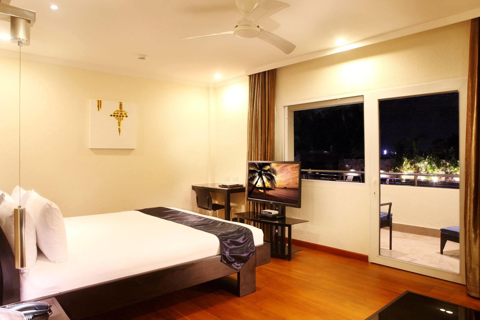 Queens Hotel Angeles City Экстерьер фото