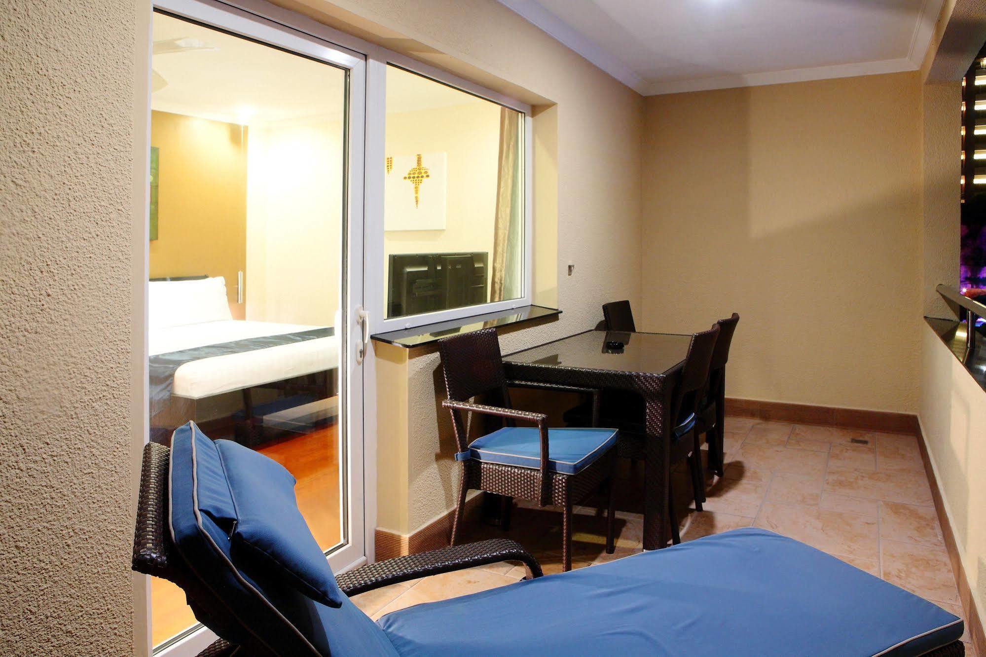 Queens Hotel Angeles City Экстерьер фото