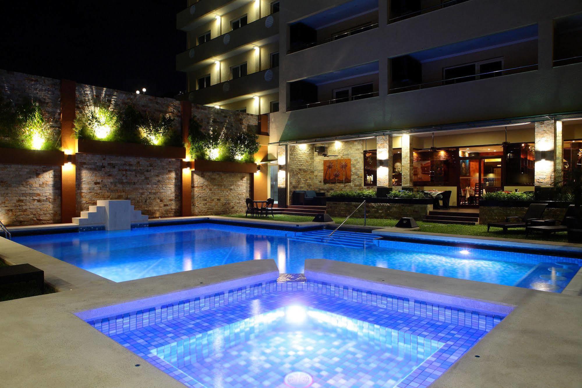Queens Hotel Angeles City Экстерьер фото